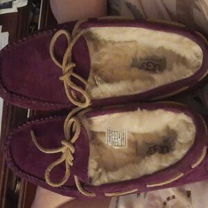 UGG MOCCASIN SLIPPERS, PURPLE, SIZE 6